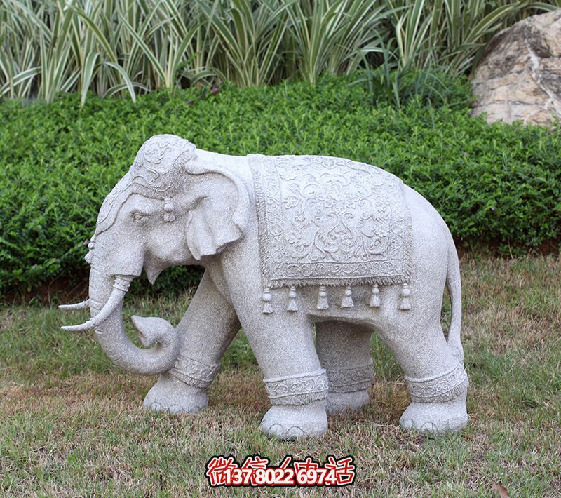 漫步公園，體驗石雕大象雕塑之旅