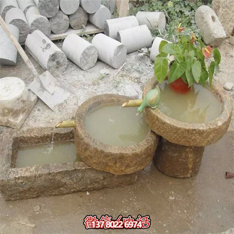 古老農村石槽流水魚缸，傳統(tǒng)擺件裝飾景觀