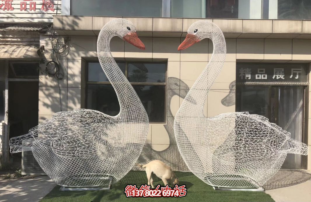 不銹鋼天鵝雕塑，給您的景區(qū)增添一抹優(yōu)雅氣息