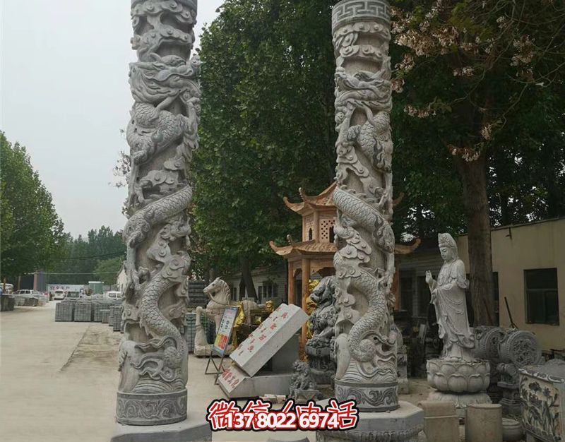 龍柱石雕，裝點寺廟門前