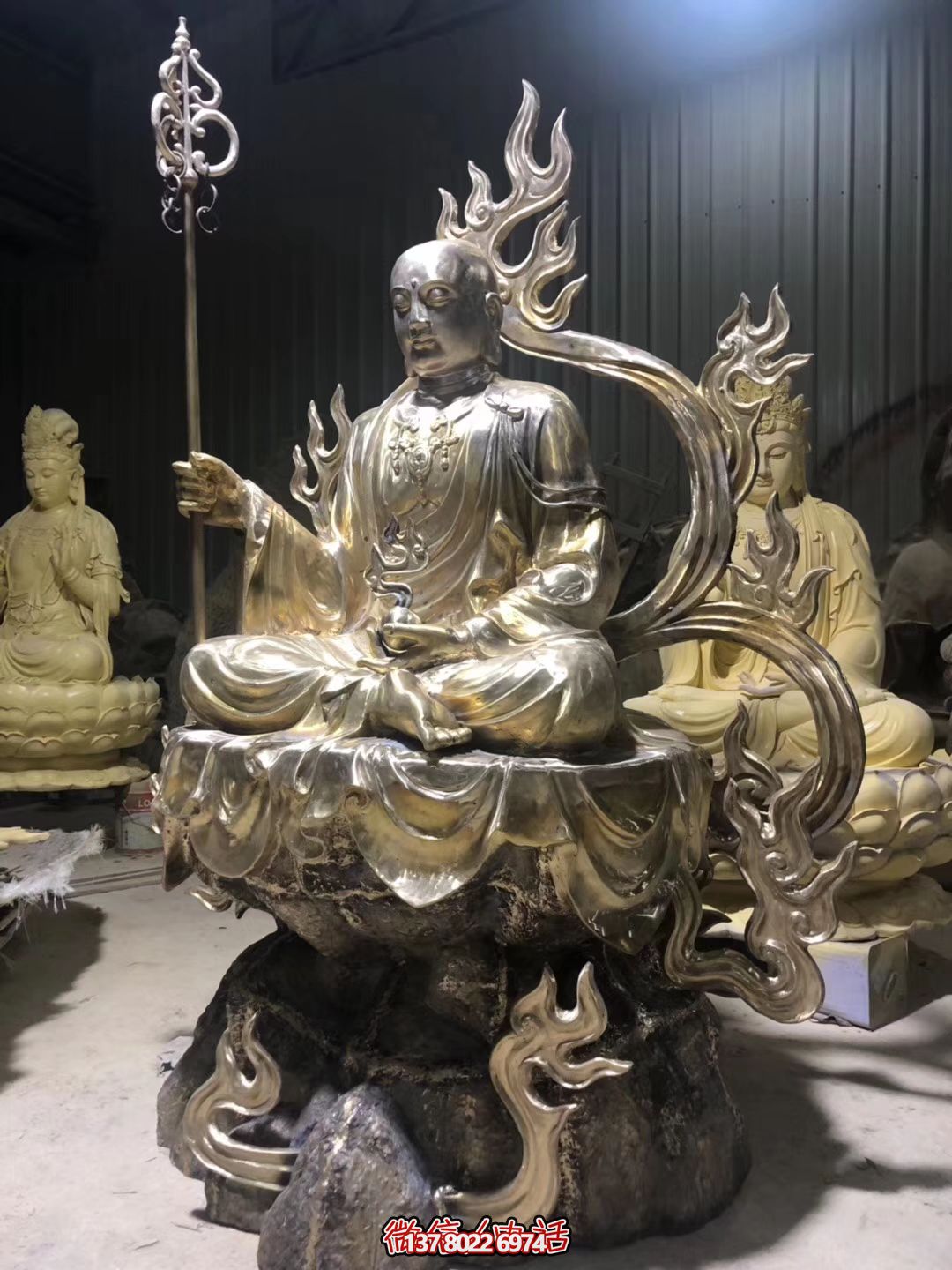 游覽地藏王大型寺廟景區(qū)，感受精美雕塑的神秘魅力
