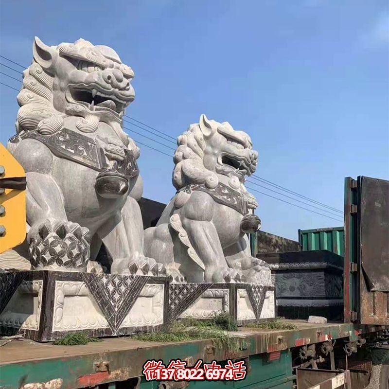 青石制大型仿真獅子雕塑，為鎮(zhèn)宅增添獨特魅力