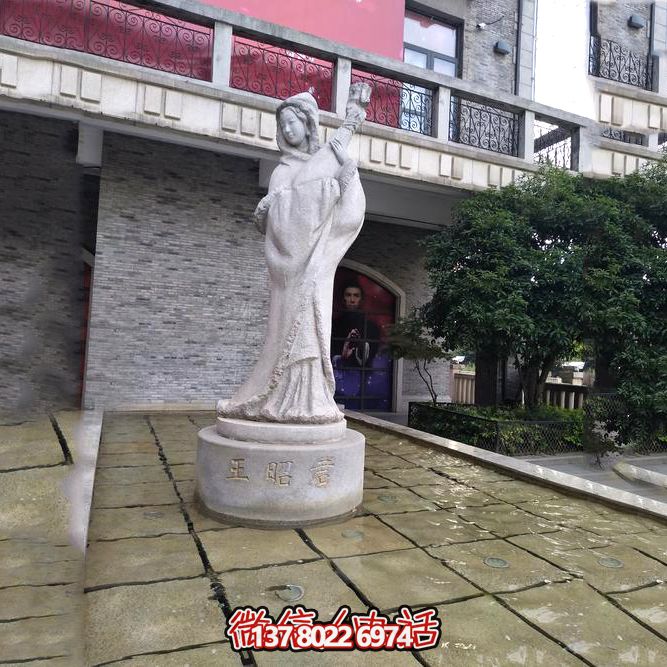 傳承歷史的美，贊美女王的神奇雕像