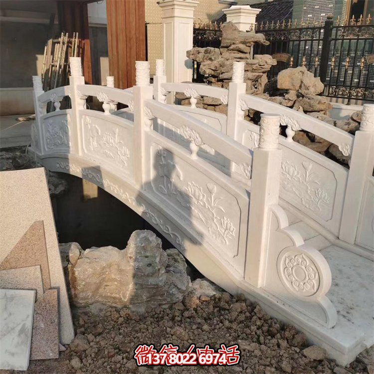精美大理石雕刻欄桿，為景區(qū)公園拱橋添加裝飾美感和防護(hù)功能