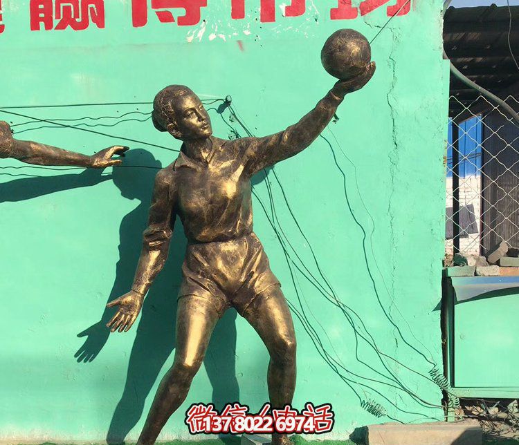 大型玻璃鋼排球?qū)W生雕塑，為廣場(chǎng)增添活力