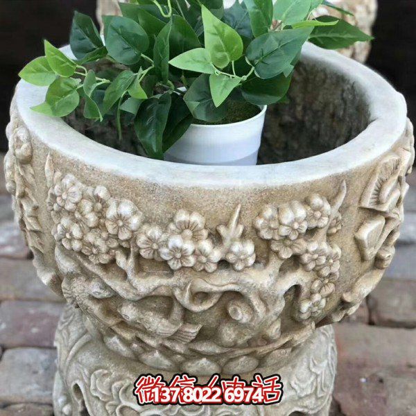 精美藝術(shù)石雕花盆，讓繁復(fù)多彩的花紋與浮雕結(jié)合，打造出精美的大理石雕塑