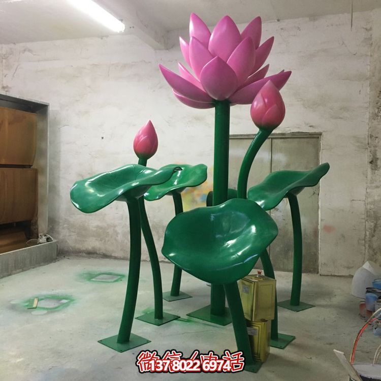 大型不銹鋼彩繪蓮花擺件，為游樂場、商場、戶外公園增色