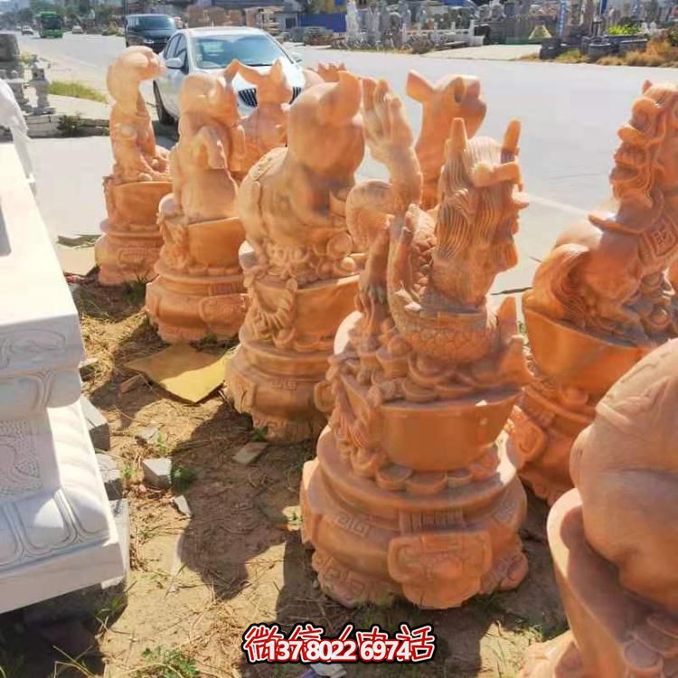 紅晚霞景區(qū)，十二生肖雕塑之旅