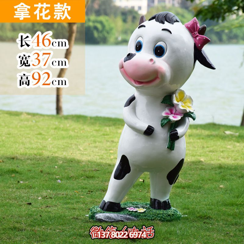 玻璃鋼牛雕塑，為景區(qū)增添點綴