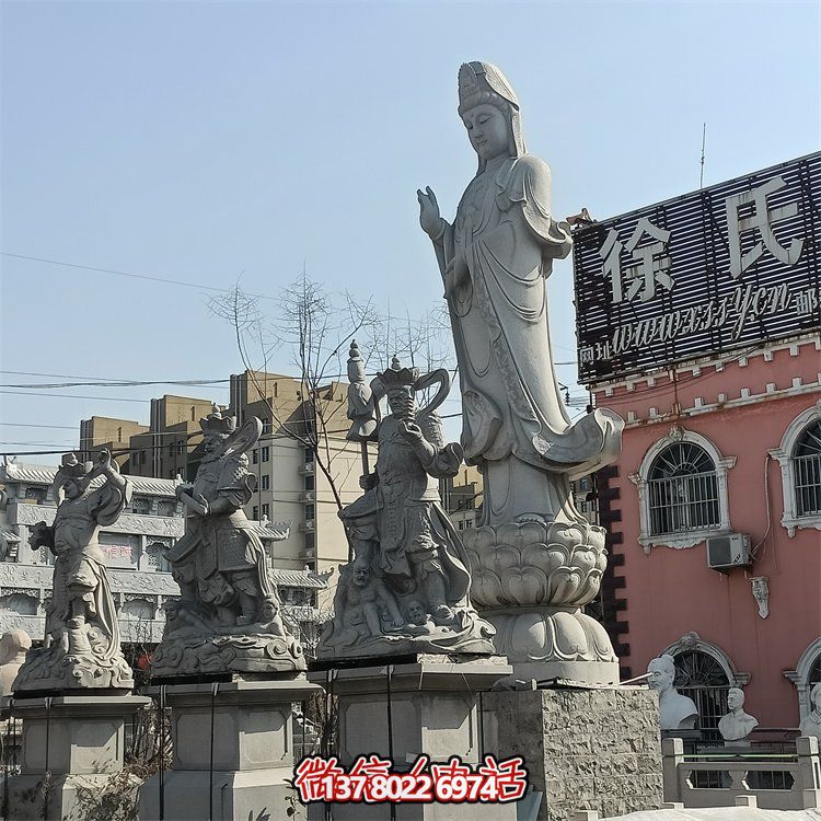 精美關(guān)公、佛像和石獅子雕刻，青石裝點(diǎn)美化廣場(chǎng)