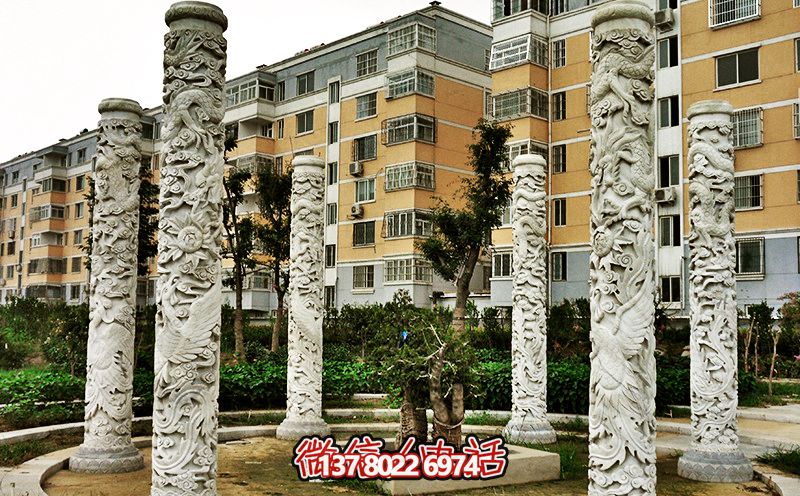 精美大理石浮雕龍柱，裝點(diǎn)小區(qū)花園