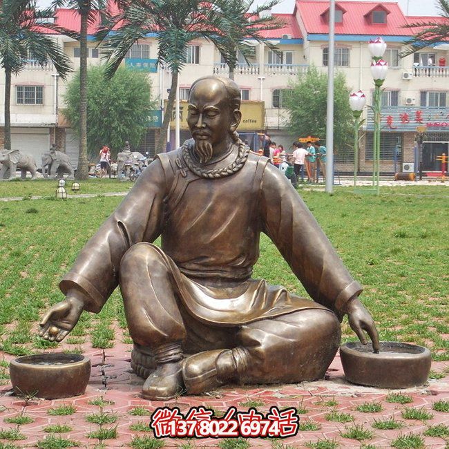 仿銅人物玻璃鋼景觀綠化草坪，提升公園創(chuàng)意氛圍