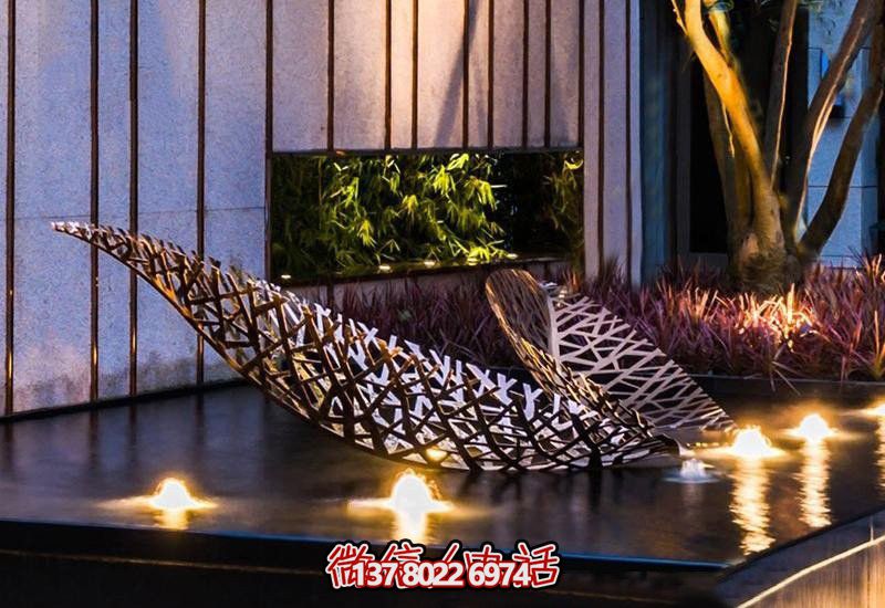 不銹鋼樹葉鏤空雕塑，給戶外和酒店環(huán)境帶來(lái)優(yōu)雅氣息