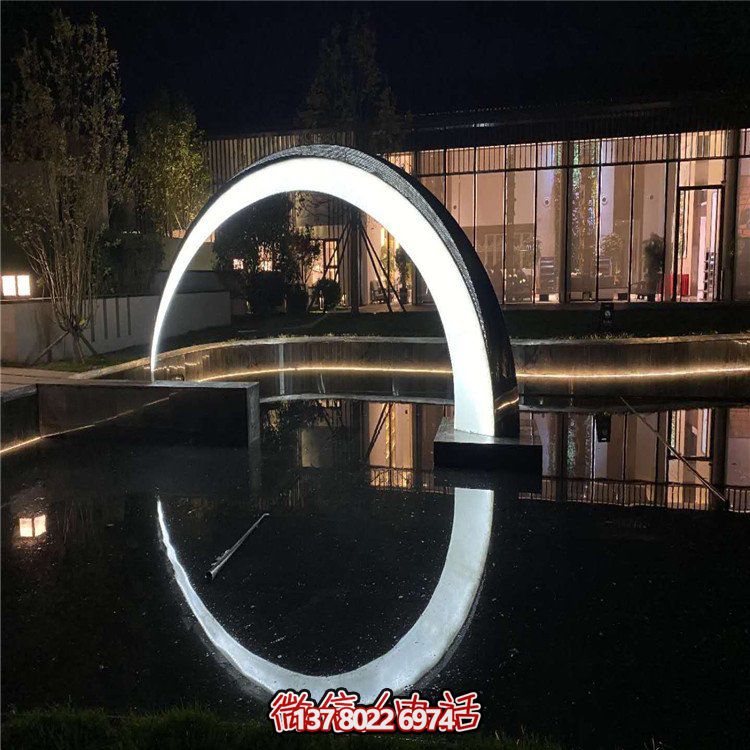 不銹鋼發(fā)光圓環(huán)雕塑，點(diǎn)亮戶外園林景觀