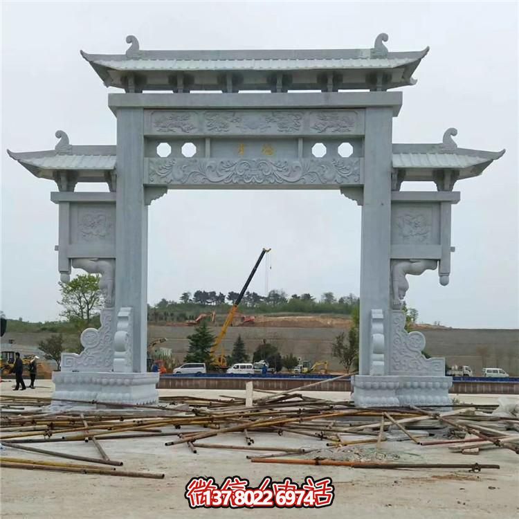 傳統(tǒng)工藝石雕牌坊，點(diǎn)綴鄉(xiāng)村美景