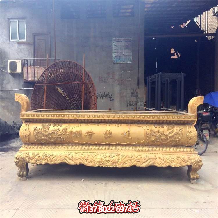 平口鍍金仿古香爐，為寺廟和戶外添彩