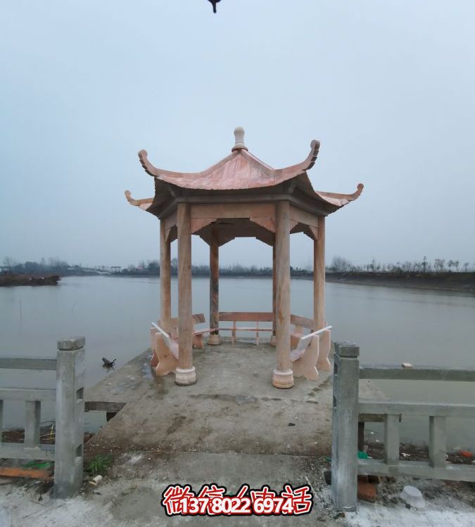 河邊大理石涼亭雕塑，欣賞晚霞紅