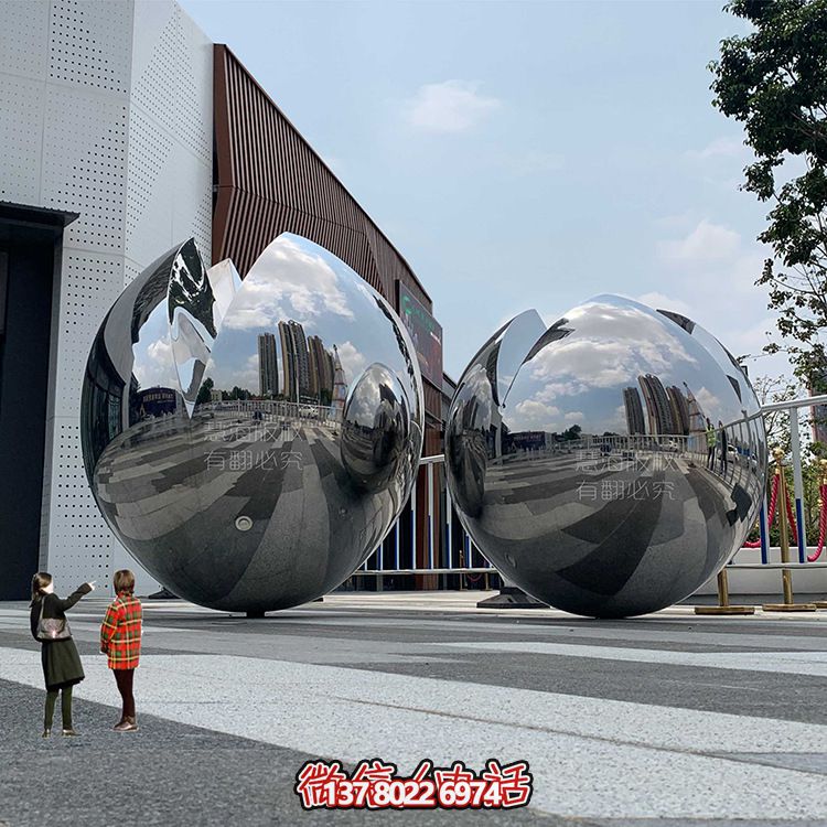 大型不銹鋼鏡面球體雕塑，為你的戶外空間增添獨特氣息