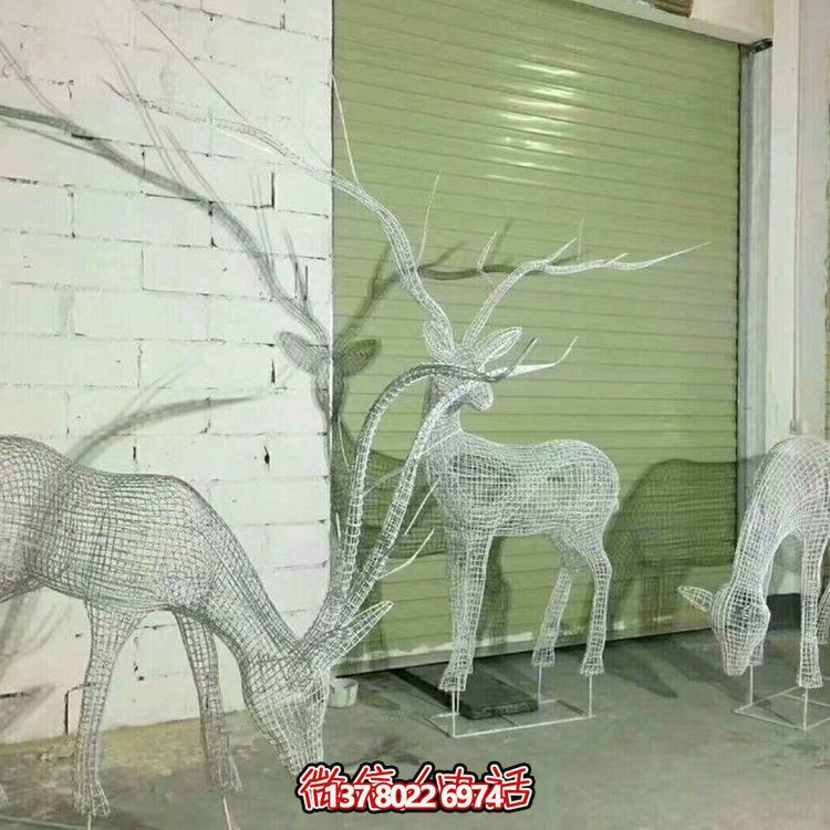 不銹鋼鏤空網格鹿燈光亮化擺件，為公園草坪上裝飾增添精彩
