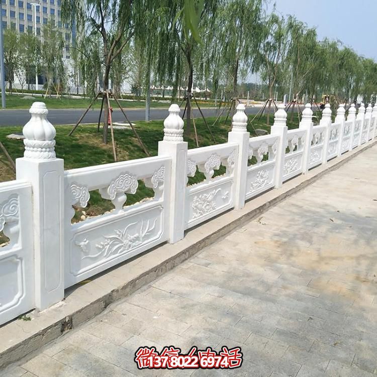 經(jīng)典石雕精美欄桿，增添校園美麗