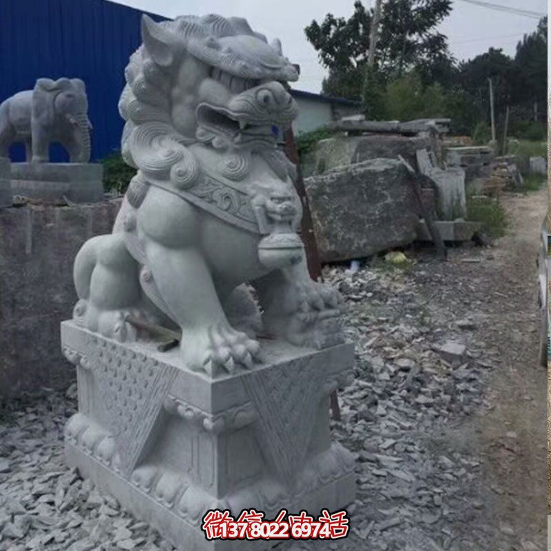 獅子雕塑鎮(zhèn)宅辟邪，美觀大方