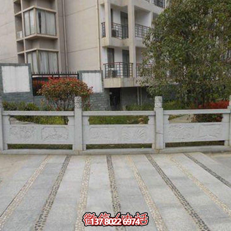 高品質(zhì)青石雕刻欄桿欄板，為您的小區(qū)裝飾添彩