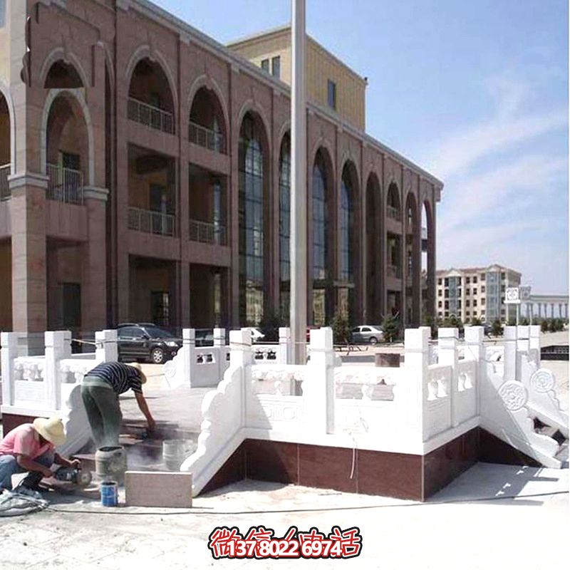 高雅華麗的漢白玉雕塑升旗臺(tái)，為你的飛機(jī)場增添華麗色彩