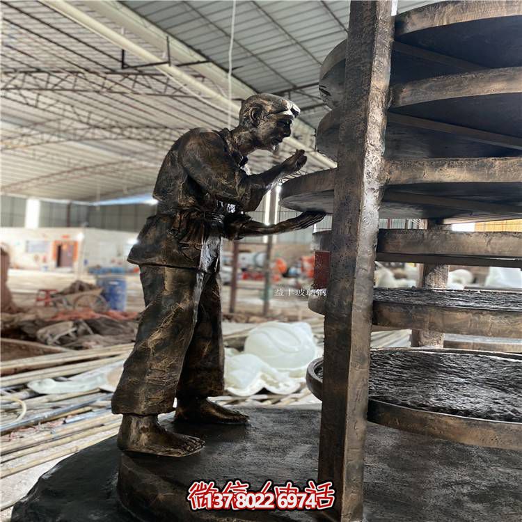 玻璃鋼仿銅人物擺件，點綴戶外園林景觀