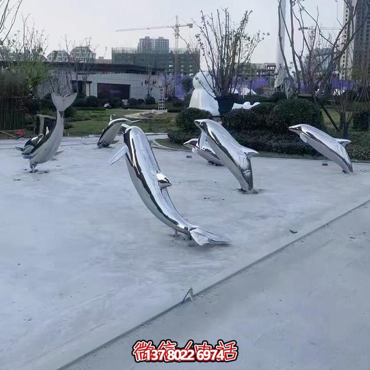 海豚不銹鋼雕塑，點綴小區(qū)樓盤綠化裝飾