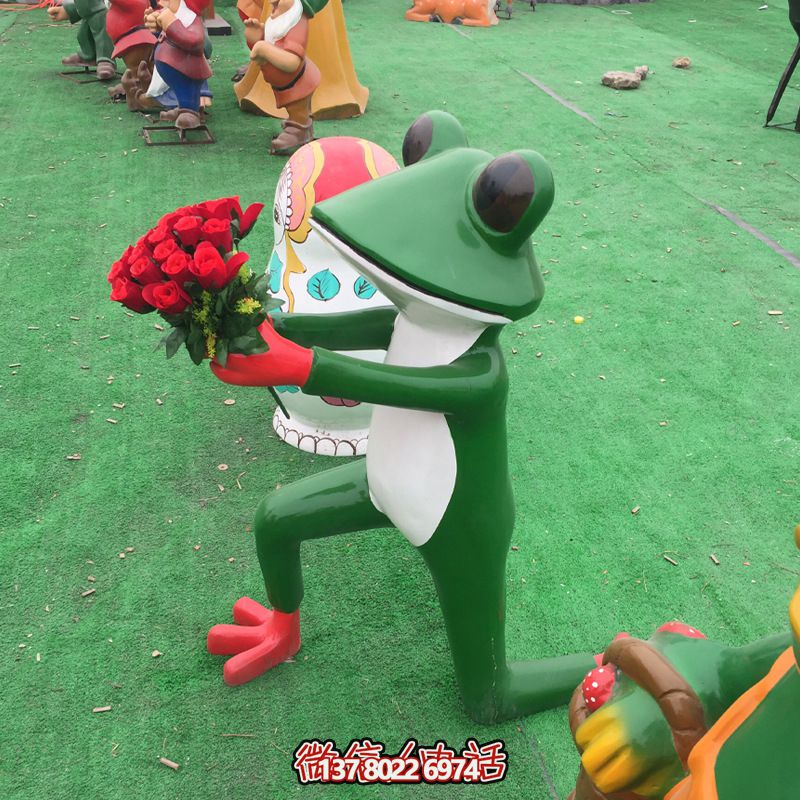 玻璃鋼雕塑，玫瑰青蛙拿玻璃公園裝飾