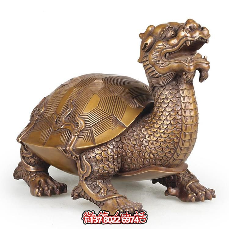 巨型銅雕龍龜?shù)袼?，拙樸寺廟裝點