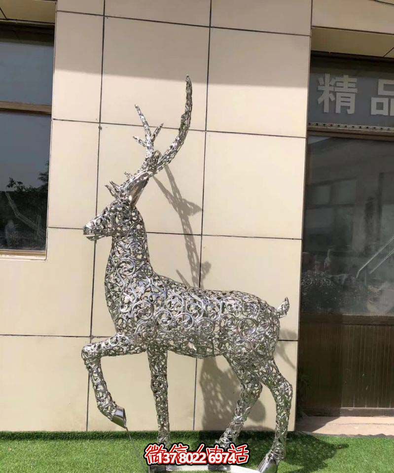 不銹鋼梅花鹿雕塑，走出別墅的美