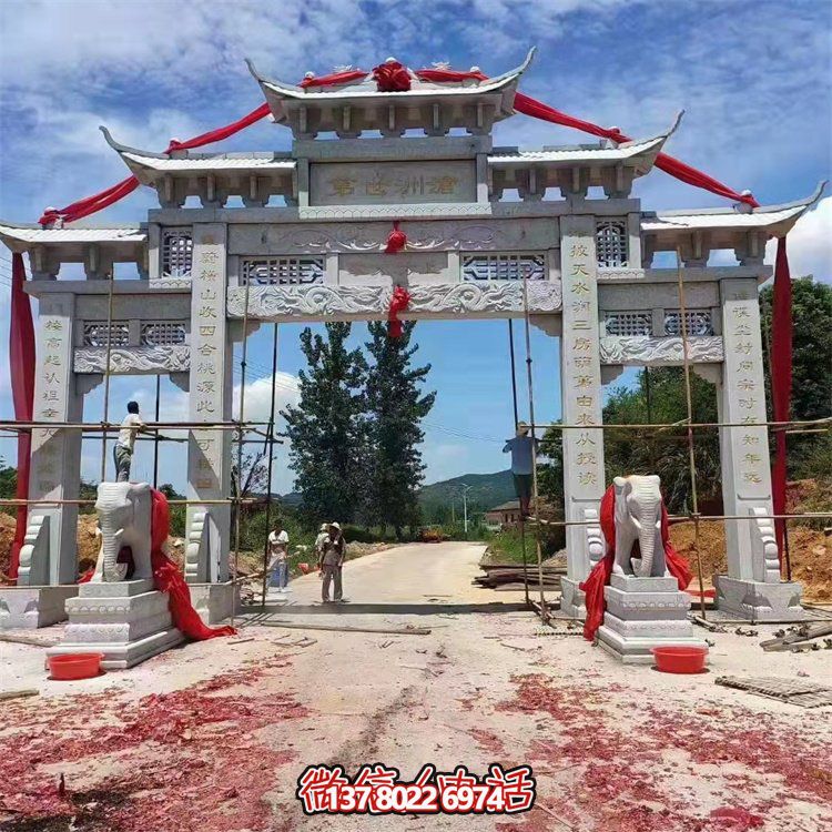 集道路四柱、花崗巖、花崗石雕和牌樓于一體的精美絕倫藝術(shù)品