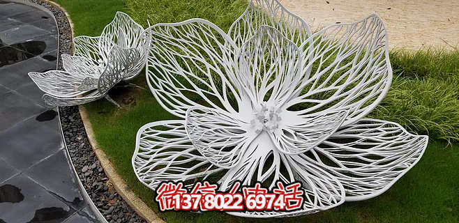 不銹鋼蓮花雕塑，鐵藝裝點(diǎn)戶外廣場(chǎng)