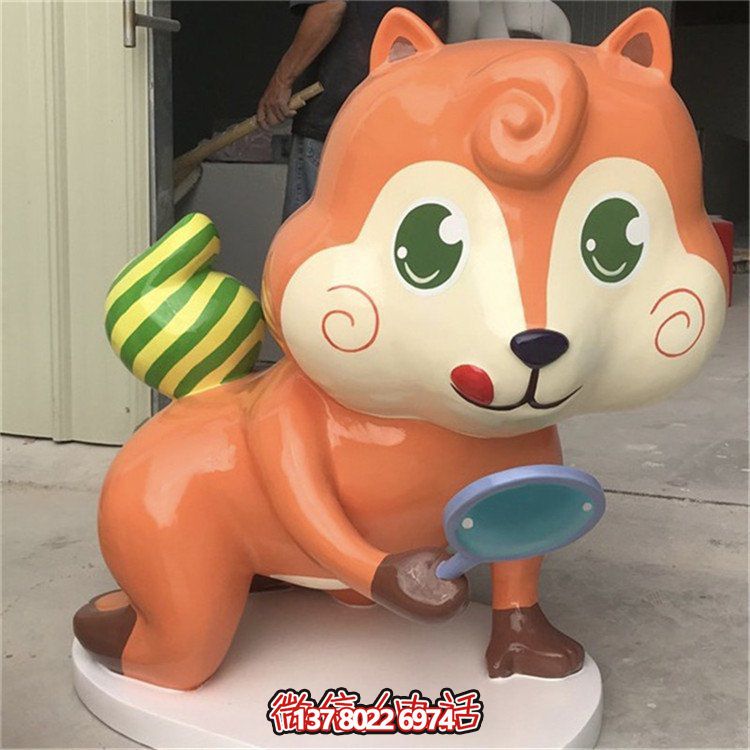 玻璃鋼結(jié)構(gòu)兒童樂園，卡通松鼠公仔裝飾