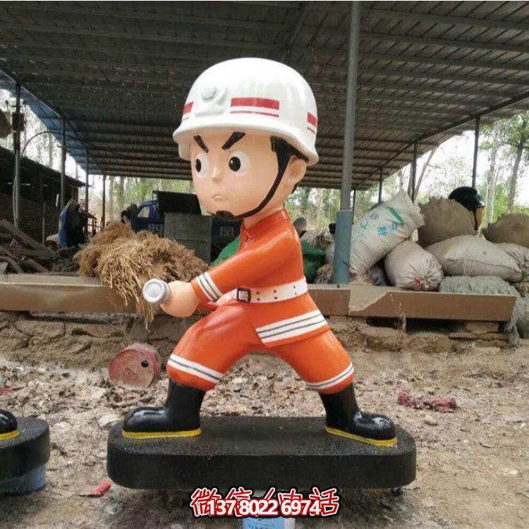 消防英雄銅雕塑像，為廣場(chǎng)添彩