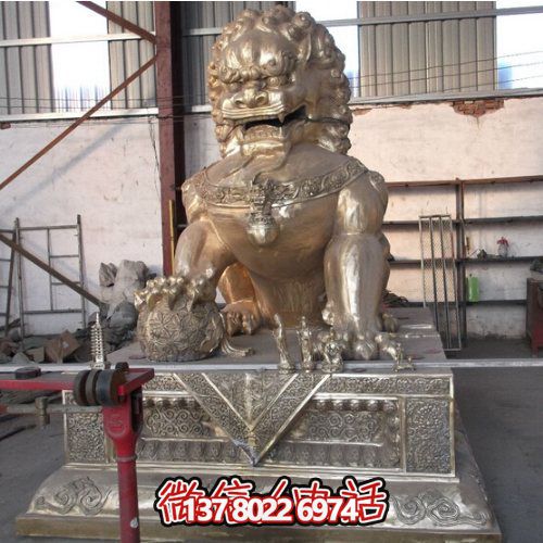 仿古銅噴金獅子雕塑，玻璃鋼大型戶外裝飾