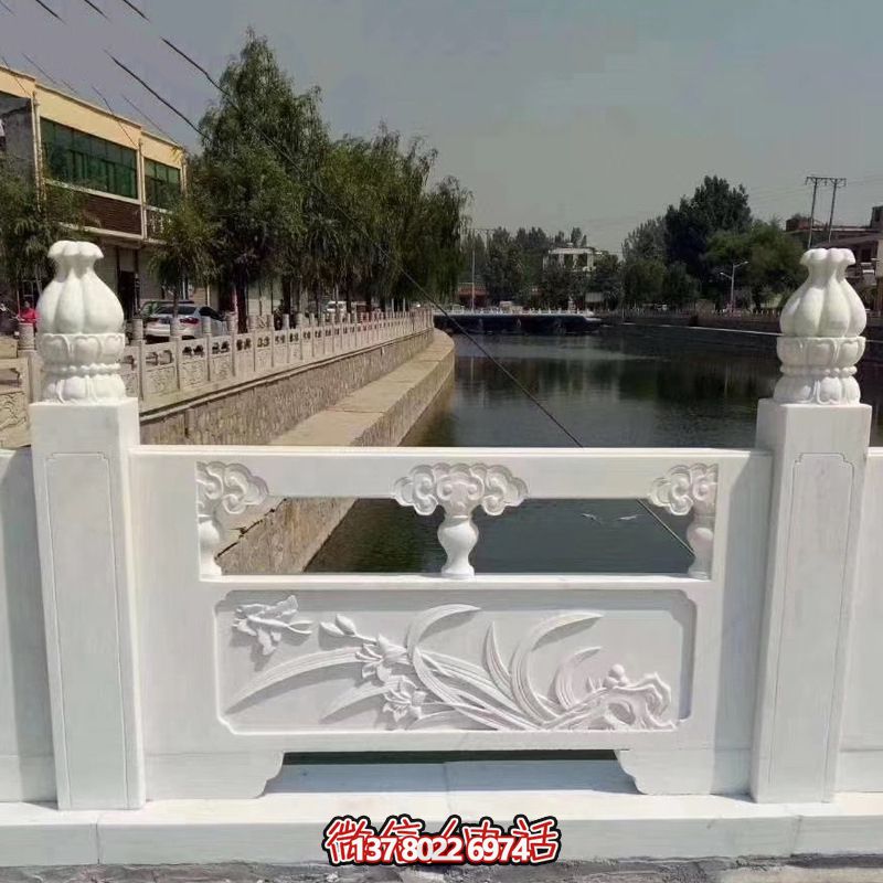 護(hù)城河精美石橋浮雕、漢白玉蘭花欄桿