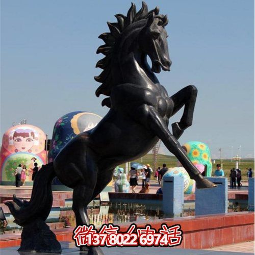 大型仿銅馬玻璃鋼雕塑，為廣場景觀增添無限精彩