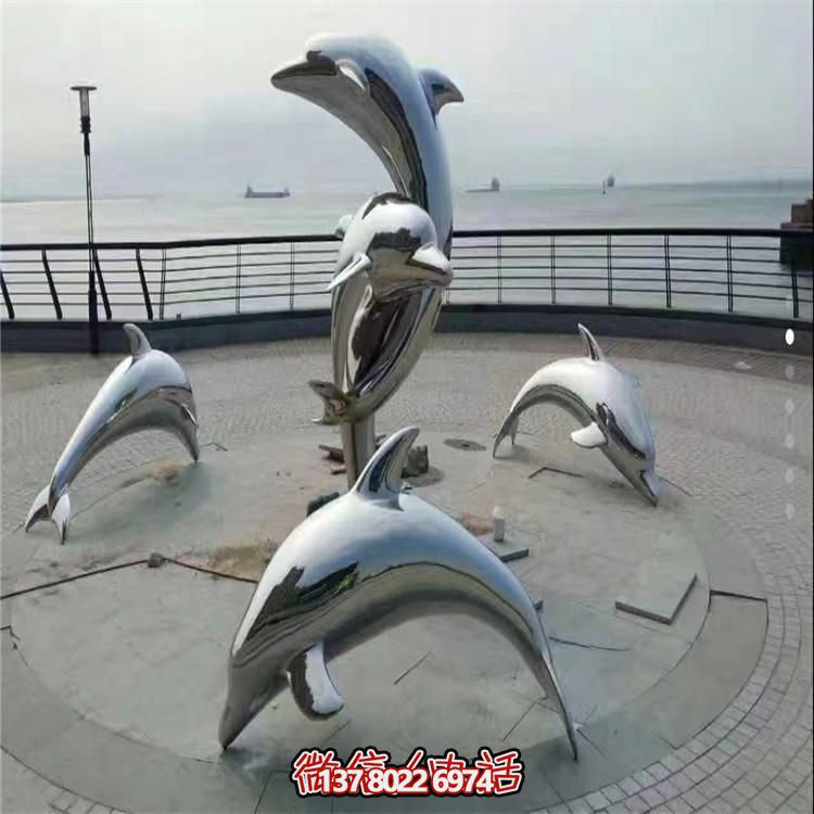 不銹鋼海豚雕塑，讓海邊的廣場(chǎng)更加美觀
