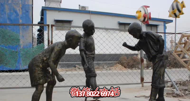 玻璃鋼仿銅雕塑陀螺，為兒童街邊提供歡樂(lè)玩耍