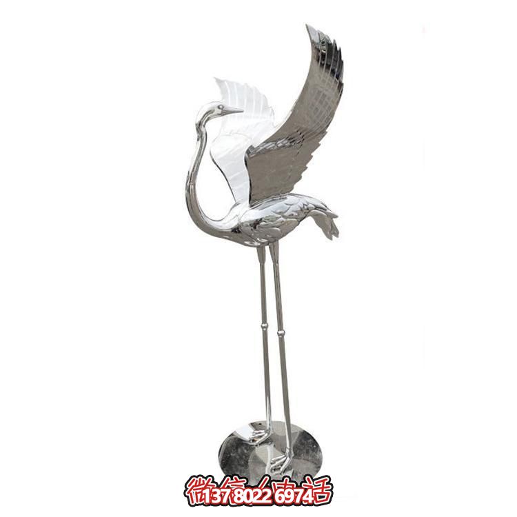 鏡面不銹鋼仙鶴雕塑，質(zhì)樸自然，展翅回頭
