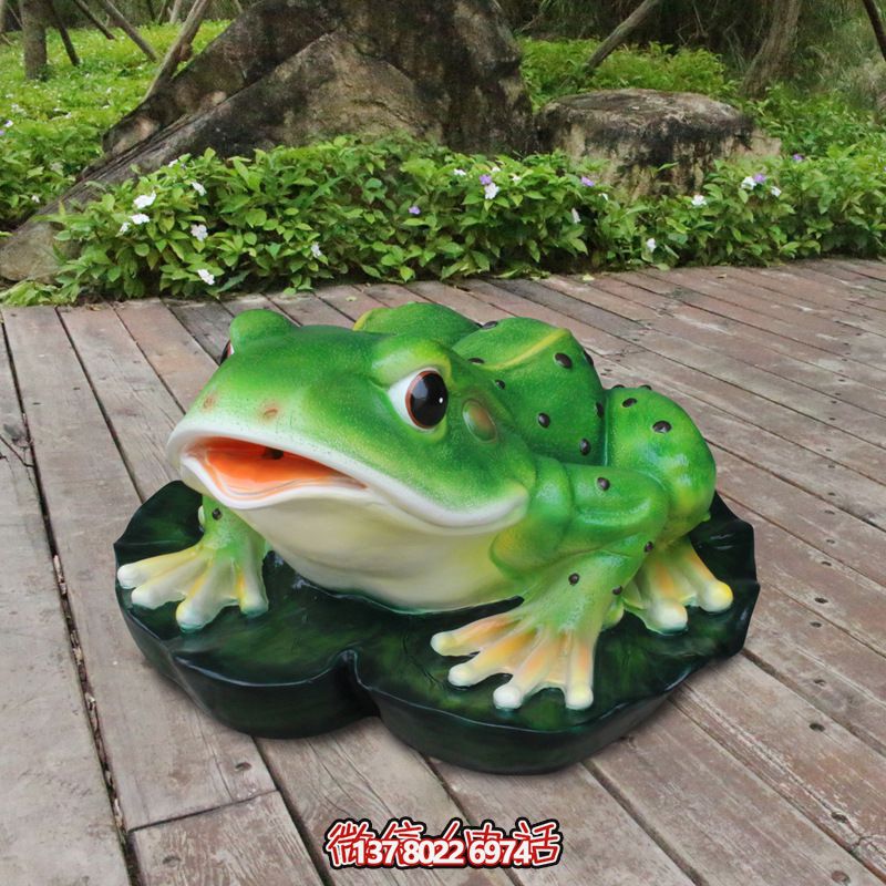 創(chuàng)意玻璃鋼青蛙雕塑，為廣場(chǎng)增添活力