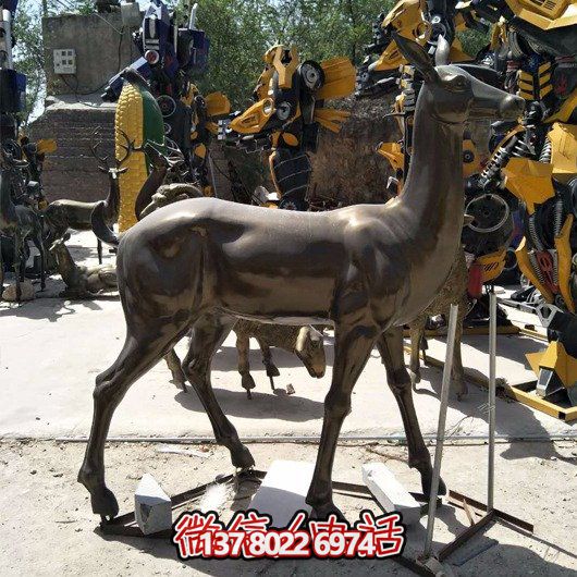 精美雕塑鹿，點(diǎn)綴園林景觀，增添藝術(shù)氣息