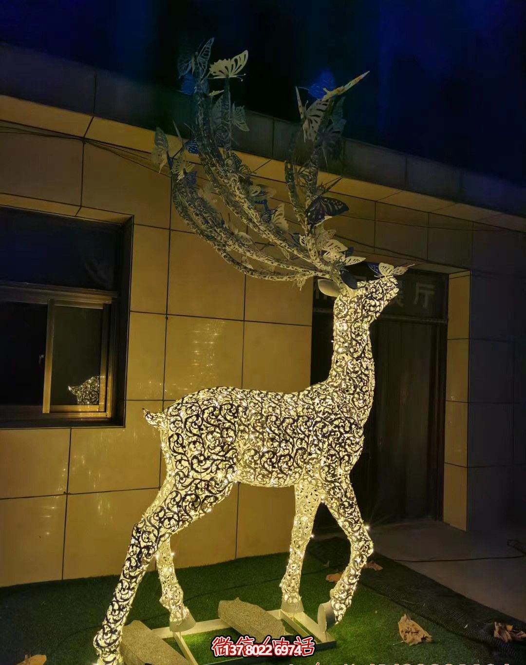 精美不銹鋼梅花鹿雕塑照明裝置，點(diǎn)綴廣場(chǎng)之美