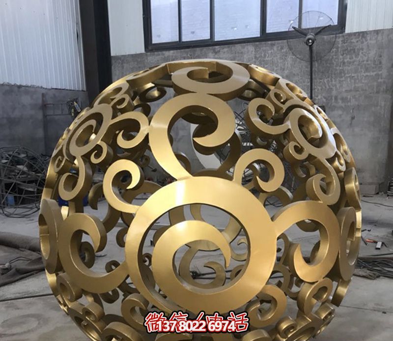 不銹鋼鏤空球雕塑，美化戶外景觀