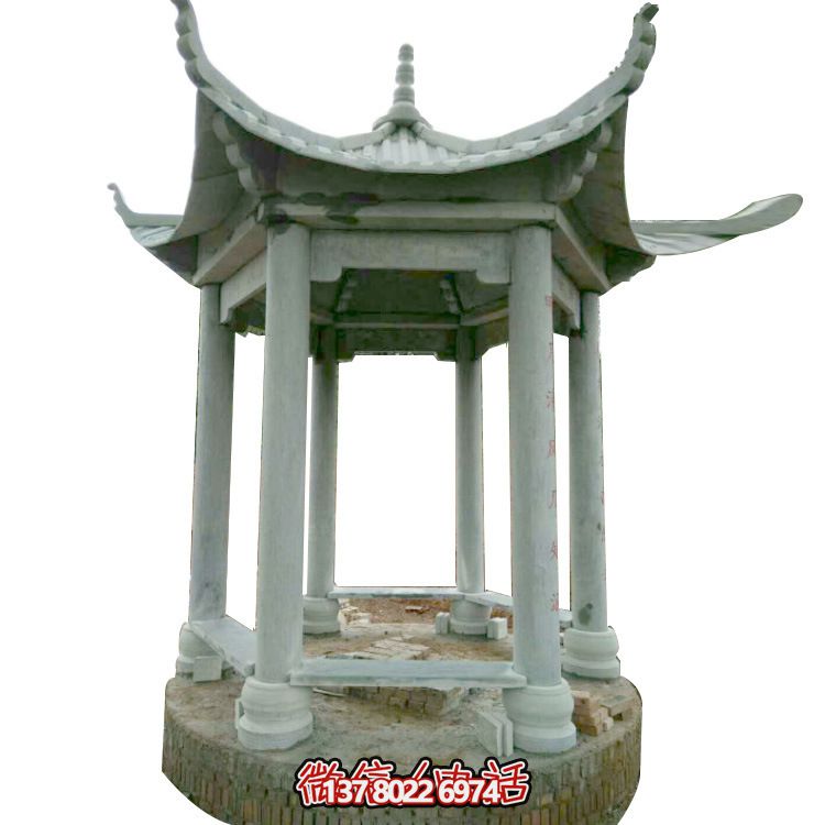 山頂簡(jiǎn)易涼亭，讓您輕松觀賞美景