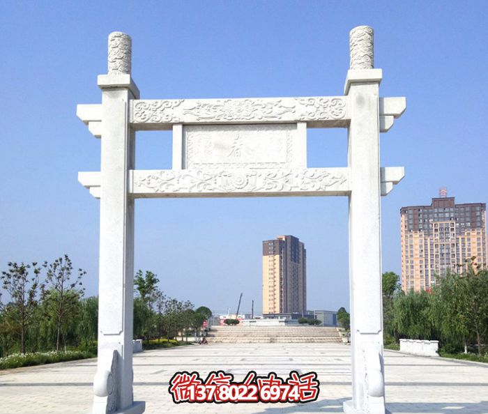 簡(jiǎn)易大理石牌樓，為公園廣場(chǎng)擺放單門(mén)