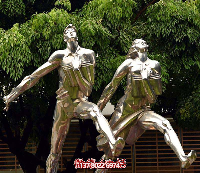 不銹鋼操場(chǎng)雕塑，鏡面反射跑步樂(lè)趣
