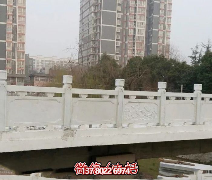 漢白玉鑲嵌欄桿，雕塑點(diǎn)綴美麗小區(qū)公園